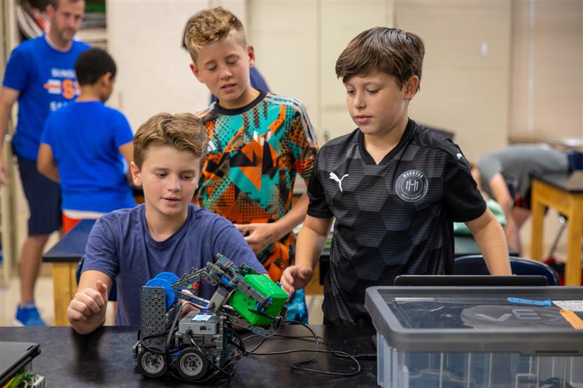 Sunset Middle students build robots